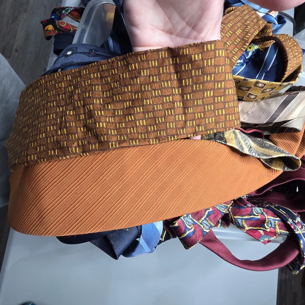 Box Of 49 Ties!! Lots With Tags Still On! - Picture 15 of 16